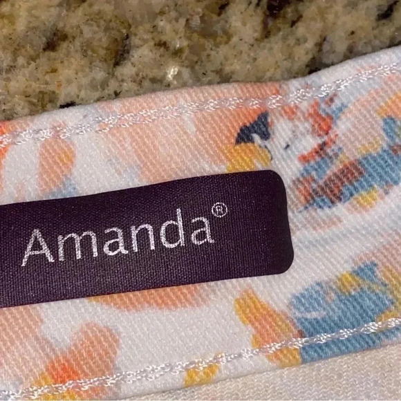 Gloria Vanderbilt Amanda Capris Size 12 Petite Flowers White Peachy - Picture 12 of 12